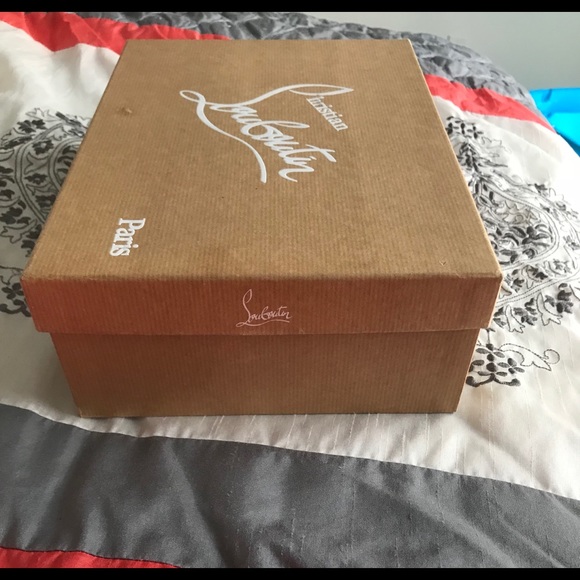 Christian Louboutin - Picture 5 of 5